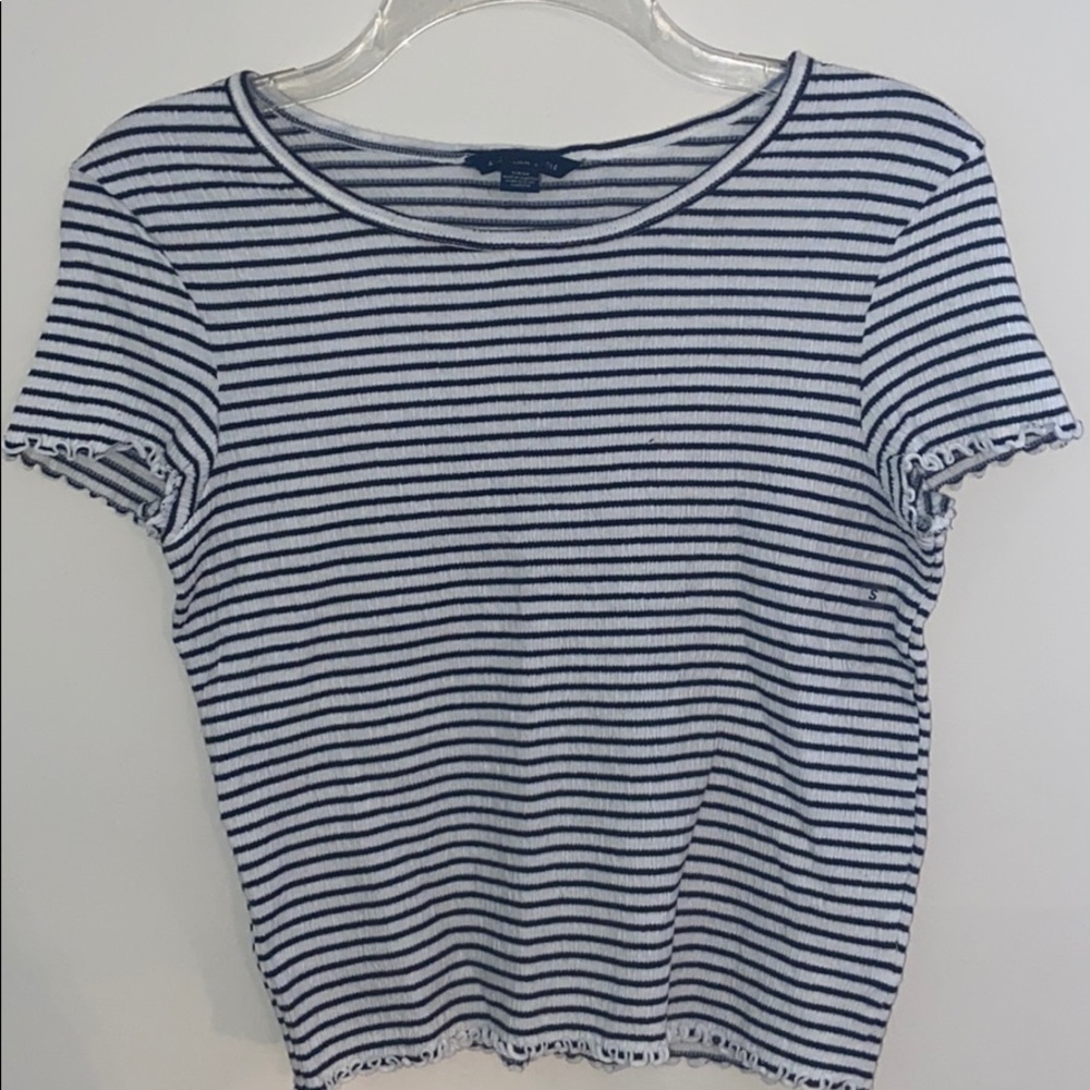 Semi cropped short sleeve